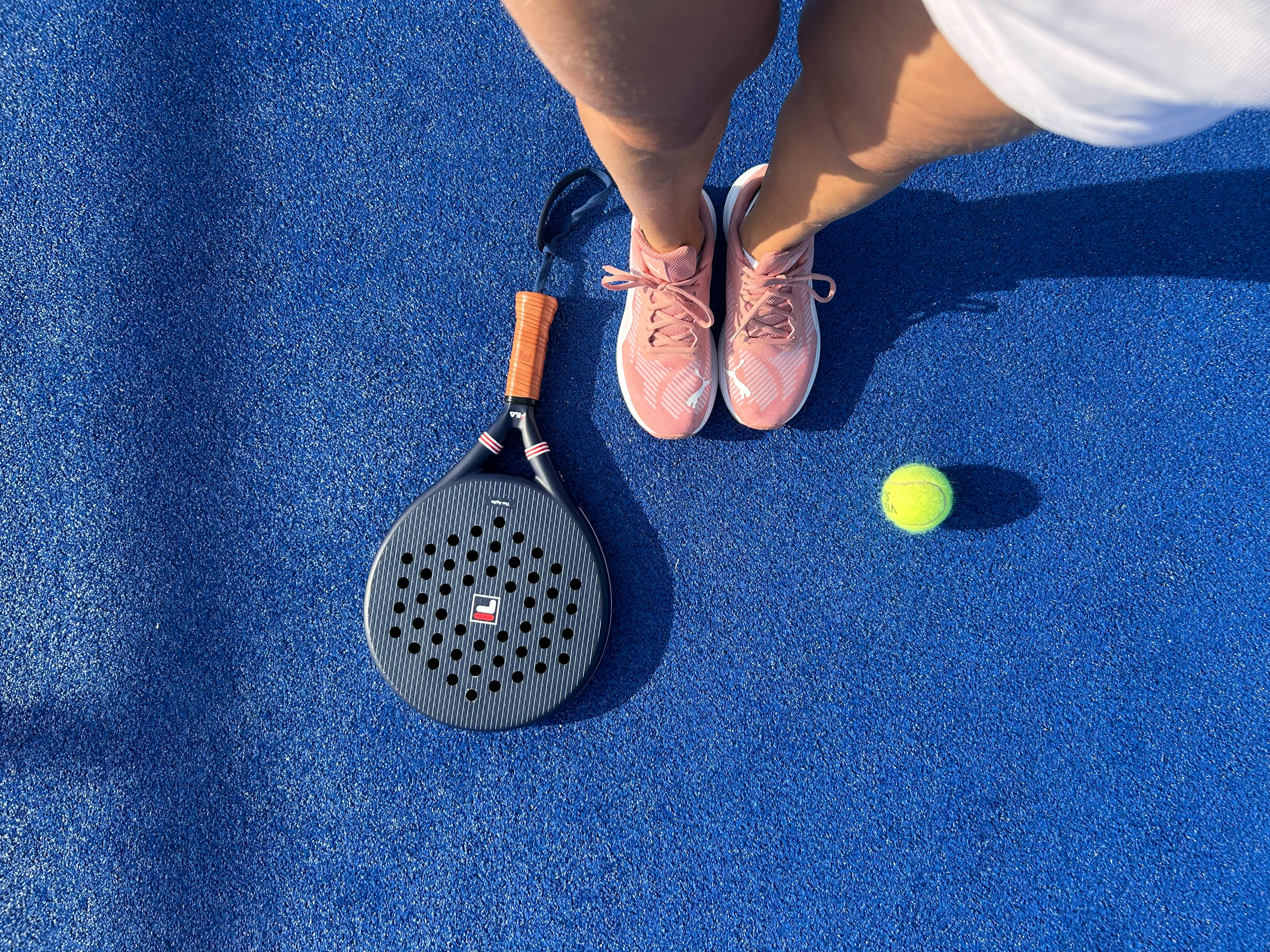 Ce este padelul? Ghid complet pentru începători | X3 Padel Timișoara